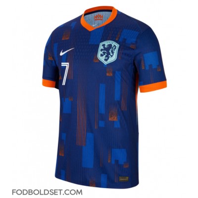 Holland Xavi Simons #7 Udebanetrøje EM 2024 Kortærmet Holland Xavi Simons #7 Udebanetrøje EM 2024 Kortærmet